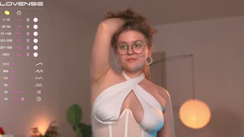 Snapshot of emilyforelsket chatting on December 27, 3:59 pm Emily online show from December 27, 3:59 pm