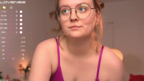 Snapshot of emilyforelsket chatting on December 28, 3:04 pm Emily online show from December 28, 3:04 pm