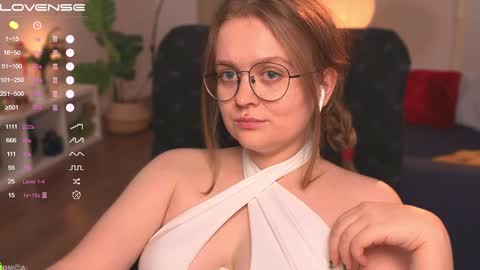 Snapshot of emilyforelsket chatting on December 29, 3:13 pm Emily online show from December 29, 3:13 pm