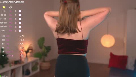 Snapshot of emilyforelsket chatting on January 19, 3:10 pm Emily online show from January 19, 3:10 pm