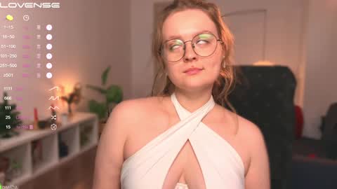 Snapshot of emilyforelsket chatting on February 1, 3:39 pm Emily online show from February 1, 3:39 pm