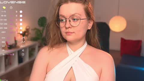 Snapshot of emilyforelsket chatting on February 3, 12:25 pm Emily online show from February 3, 12:25 pm