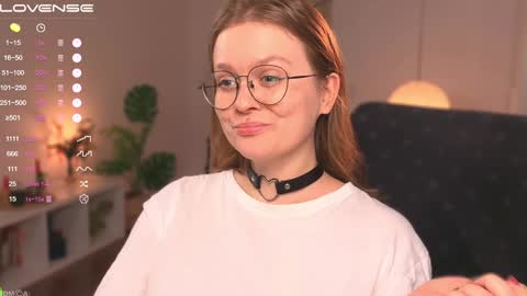 Snapshot of emilyforelsket chatting on February 3, 3:27 pm Emily online show from February 3, 3:27 pm