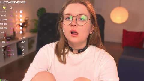 Snapshot of emilyforelsket chatting on February 3, 6:28 pm Emily online show from February 3, 6:28 pm