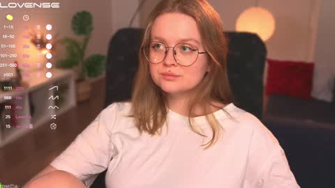 Snapshot of emilyforelsket chatting on February 8, 6:12 pm Emily online show from February 8, 6:12 pm