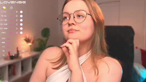 Snapshot of emilyforelsket chatting on February 9, 12:19 pm Emily online show from February 9, 12:19 pm