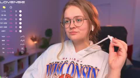 Snapshot of emilyforelsket chatting on February 16, 12:21 pm Emily online show from February 16, 12:21 pm