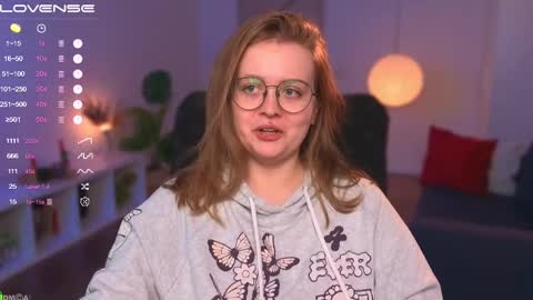 Snapshot of emilyforelsket chatting on February 19, 12:44 pm Emily online show from February 19, 12:44 pm