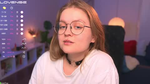 Snapshot of emilyforelsket chatting on February 21, 12:17 pm Emily online show from February 21, 12:17 pm