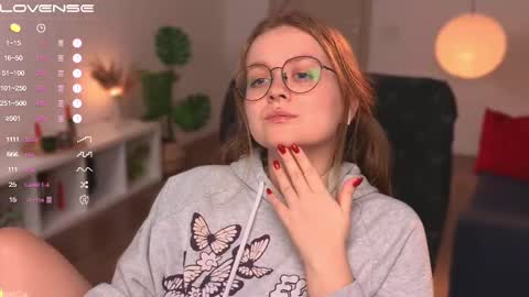 Snapshot of emilyforelsket chatting on February 22, 12:29 pm Emily online show from February 22, 12:29 pm