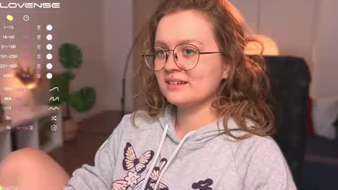 Snapshot of emilyforelsket chatting on February 23, 12:16 pm Emily online show from February 23, 12:16 pm