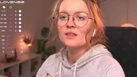 Snapshot of emilyforelsket chatting on February 23, 6:23 pm Emily online show from February 23, 6:23 pm