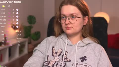 Snapshot of emilyforelsket chatting on February 26, 1:41 pm Emily online show from February 26, 1:41 pm