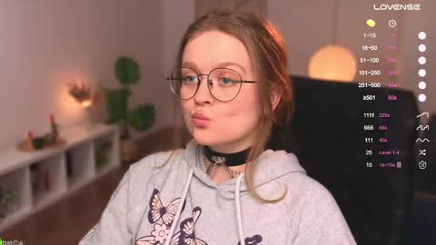 Snapshot of emilyforelsket chatting on March 1, 12:34 pm Emily online show from March 1, 12:34 pm