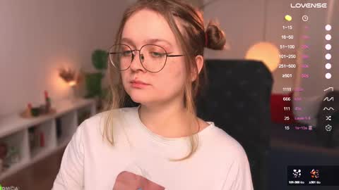 Snapshot of emilyforelsket chatting on March 3, 1:42 pm Emily online show from March 3, 1:42 pm