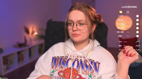 Snapshot of emilyforelsket chatting on March 6, 12:09 pm Emily online show from March 6, 12:09 pm