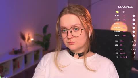 Snapshot of emilyforelsket chatting on March 6, 3:13 pm Emily online show from March 6, 3:13 pm