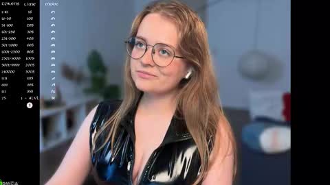 Snapshot of emilyforelsket chatting on September 28, 12:32 pm Emily online show from September 28, 12:32 pm