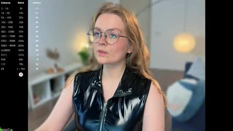 Snapshot of emilyforelsket chatting on October 12, 12:04 pm Emily online show from October 12, 12:04 pm