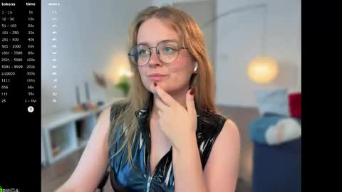 Snapshot of emilyforelsket chatting on October 17, 12:30 pm Emily online show from October 17, 12:30 pm