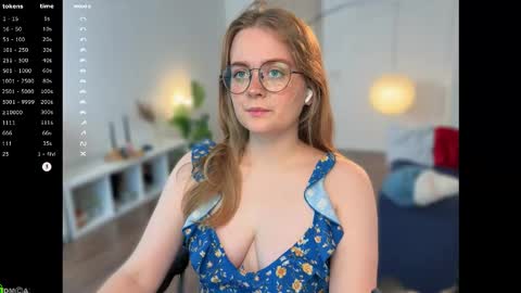 Snapshot of emilyforelsket chatting on October 18, 12:17 pm Emily online show from October 18, 12:17 pm