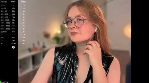 Snapshot of emilyforelsket chatting on October 30, 12:39 pm Emily online show from October 30, 12:39 pm