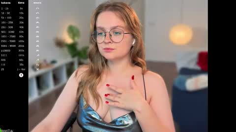 Snapshot of emilyforelsket chatting on November 4, 12:15 pm Emily online show from November 4, 12:15 pm