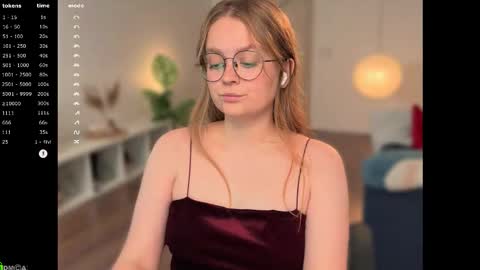 Snapshot of emilyforelsket chatting on November 16, 12:33 pm Emily online show from November 16, 12:33 pm