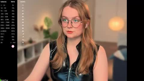 Snapshot of emilyforelsket chatting on November 20, 12:16 pm Emily online show from November 20, 12:16 pm