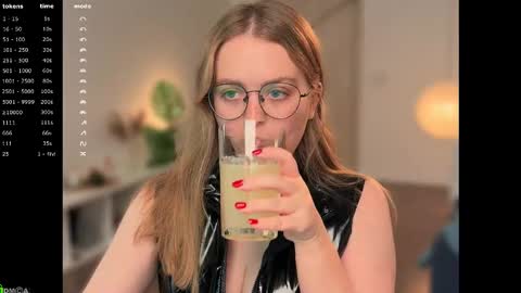 Snapshot of emilyforelsket chatting on November 30, 12:09 pm Emily online show from November 30, 12:09 pm