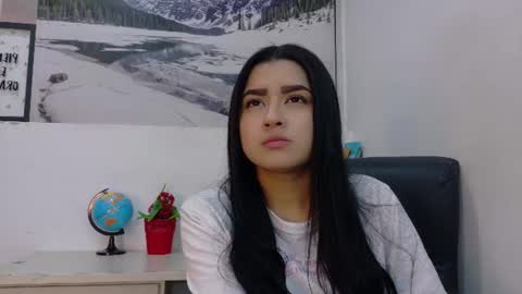Snapshot of emilygh1_ chatting on June 29, 1:01 am Emily online show from June 29, 1:01 am
