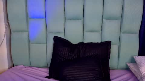 Snapshot of emilygh1_ chatting on July 7, 6:47 am Emily online show from July 7, 6:47 am