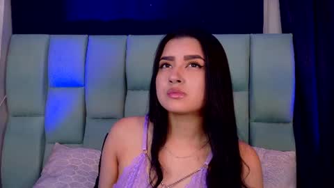 Snapshot of emilygh1_ chatting on July 8, 2:05 am Emily online show from July 8, 2:05 am