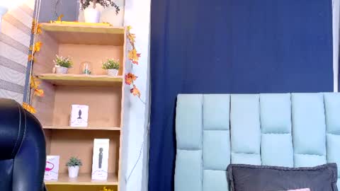 Snapshot of emilygh1_ chatting on July 30, 11:15 pm Emily online show from July 30, 11:15 pm