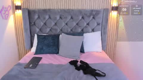 emilygracce online show from July 1, 12:18 pm