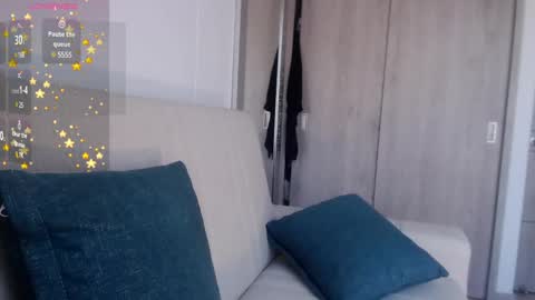 Snapshot of emilyguss chatting on December 10, 6:28 pm Emily online show from December 10, 6:28 pm