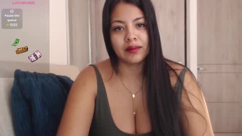 Snapshot of emilyguss chatting on March 11, 1:45 pm Emily online show from March 11, 1:45 pm