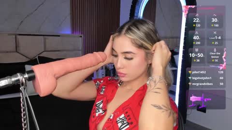 Snapshot of emilyhendrix_ chatting on December 11, 12:44 am Emily Hendrix online show from December 11, 12:44 am