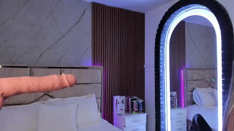 Snapshot of emilyhendrix_ chatting on December 27, 7:46 pm Emily Hendrix online show from December 27, 7:46 pm