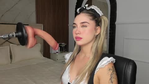 Snapshot of emilyhendrix_ chatting on January 27, 7:35 pm Emily Hendrix online show from January 27, 7:35 pm