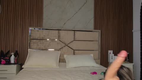 Snapshot of emilyhendrix_ chatting on January 29, 11:46 pm Emily Hendrix online show from January 29, 11:46 pm