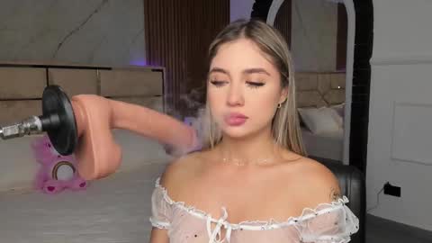 Snapshot of emilyhendrix_ chatting on March 3, 7:39 pm Emily Hendrix online show from March 3, 7:39 pm