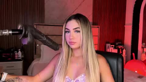 Snapshot of emilyhendrix_ chatting on September 16, 8:32 pm Emily Hendrix online show from September 16, 8:32 pm