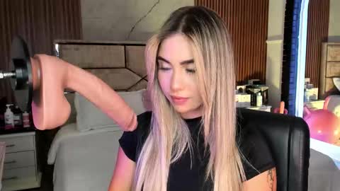 Snapshot of emilyhendrix_ chatting on September 20, 8:21 pm Emily Hendrix online show from September 20, 8:21 pm