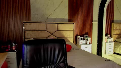 Snapshot of emilyhendrix_ chatting on October 28, 8:11 pm Emily Hendrix online show from October 28, 8:11 pm