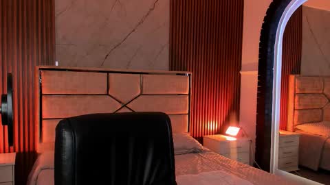 Emily Hendrix online show from January 10, 7:59 pm