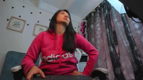 Snapshot of emilyjangcandy_ chatting on November 5, 4:07 pm Emily Jang online show from November 5, 4:07 pm