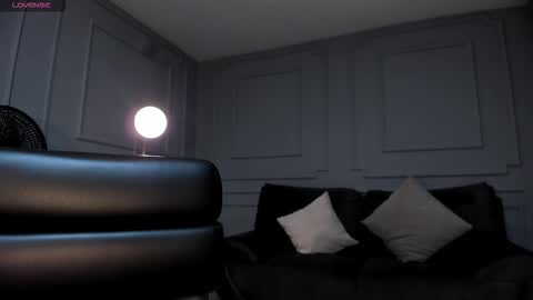 Snapshot of emilyjohnsonx chatting on November 4, 3:05 am Emily online show from November 4, 3:05 am