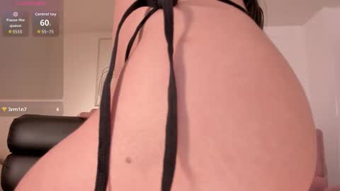 Snapshot of emilyjohnsonx chatting on December 13, 9:09 pm Emily online show from December 13, 9:09 pm