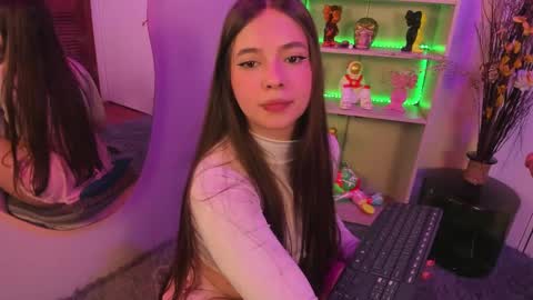 Snapshot of emilykarterr chatting on December 1, 7:36 pm VALEEEN online show from December 1, 7:36 pm